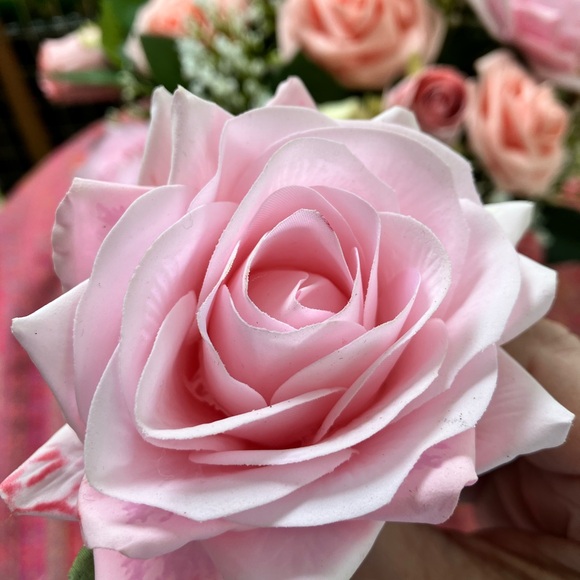 ROMANTIC ROSE BOUQUET - Picture 6 of 6